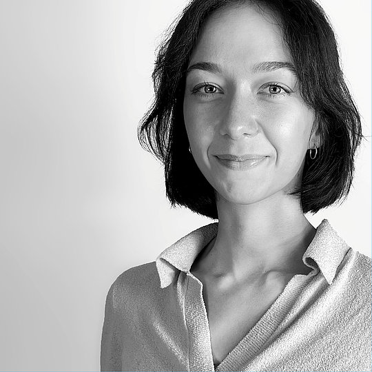 <span class="lr-office-gallery-name">Julia Niewöhner</span><span class="lr-office-gallery-qualification">M.A. Innenarchitektur & Raumkunst</span> Julia Niewöhner